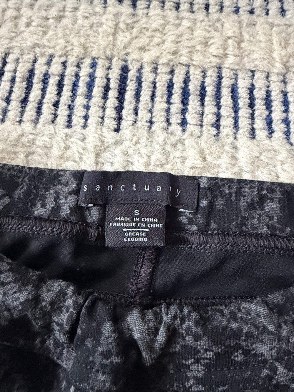 Sanctuary Women's Black Snake-Print Slim Pants size small - Picture 2 of 3